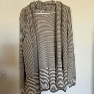 Croft And Barrow Large Cardigan
Tan and white Open Front Sweater